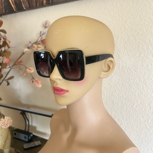 Oversized Elegant Black Sunglasses with Mini Gold Beaded Accents New with case - Picture 13 of 16